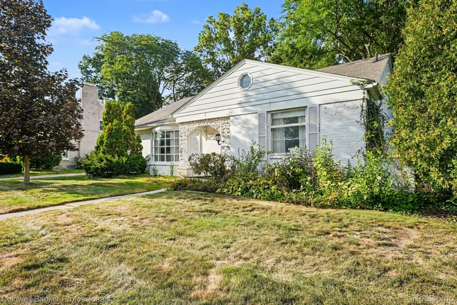 16 Hawthorne Road, Village Of Grosse Pointe Shores, MI 48236 - #3