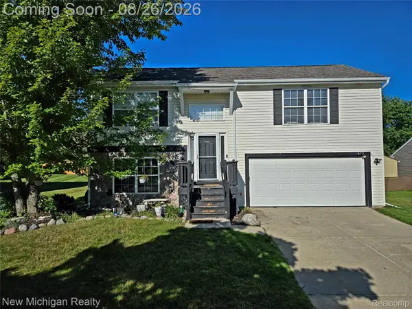 679 Andover Woods Drive, Fenton, MI 48430