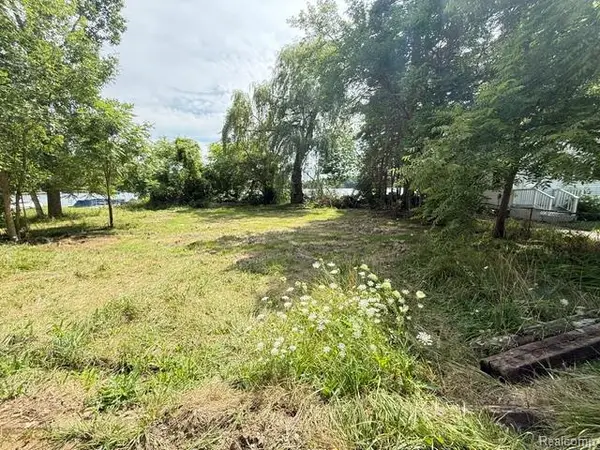 530 Peninsula Drive, Columbiaville, MI 48421