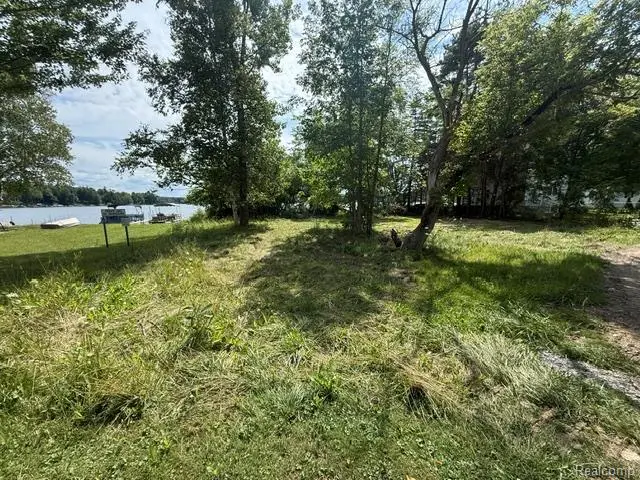 530 Peninsula Drive, Columbiaville, MI 48421 - #2