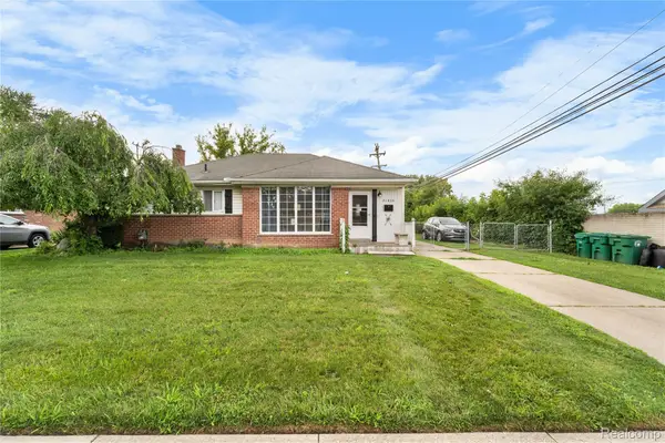 31426 Rush Street, GardenCity, MI 48135