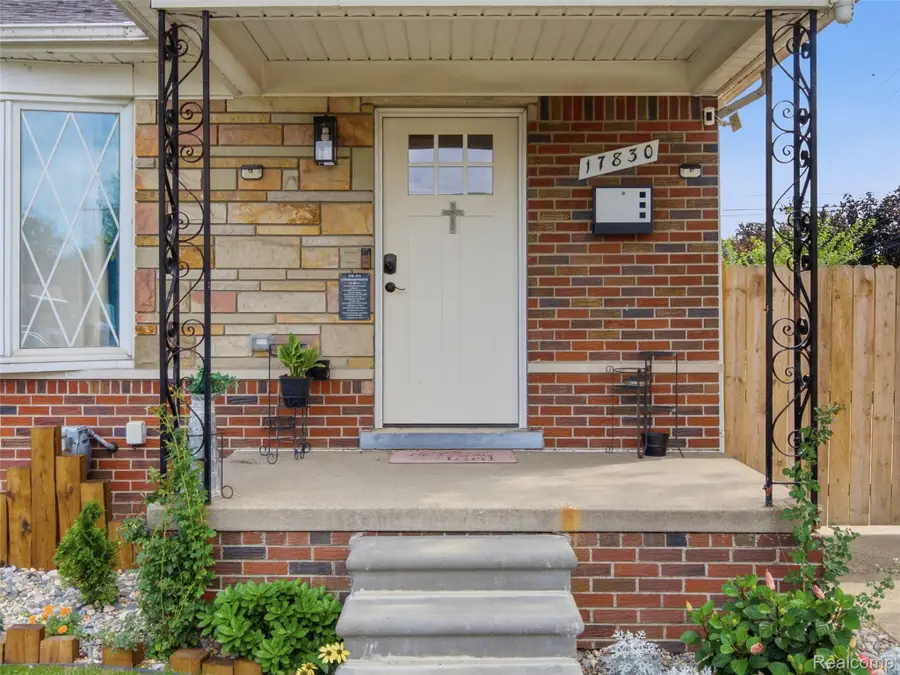 17830 Martin Road, Roseville, MI 48066 - #2