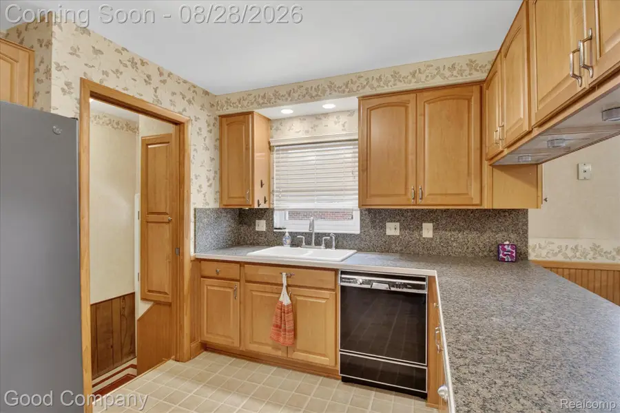 24910 Manhattan Street, Saint Clair Shores, MI 48080 - #3