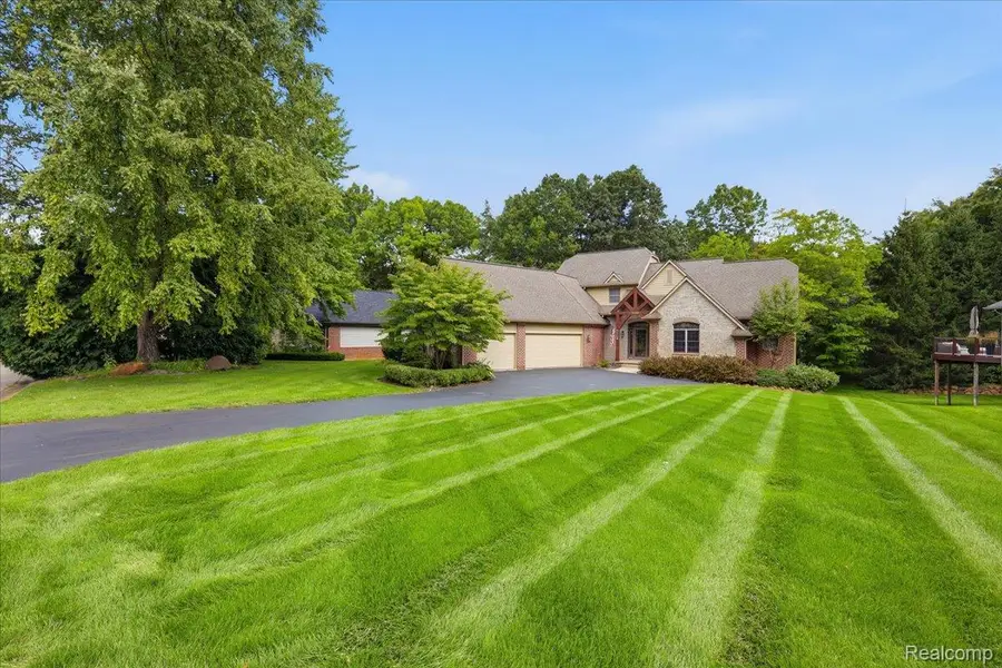 9688 Kingston Pointe Drive, Clarkston, MI 48348 - #2