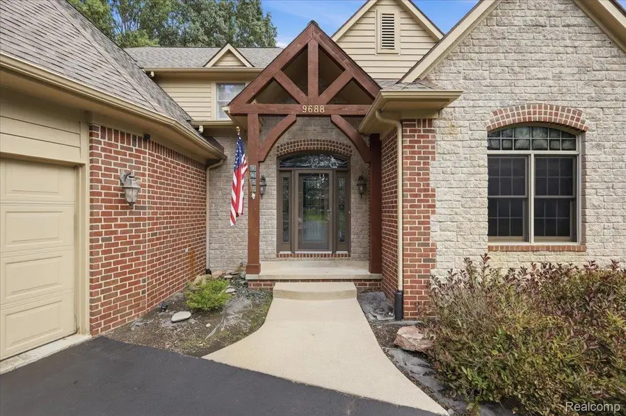 9688 Kingston Pointe Drive, Clarkston, MI 48348 - #3