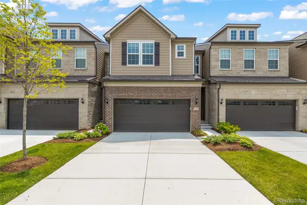 208 Addison Circle, WalledLake, MI 48390