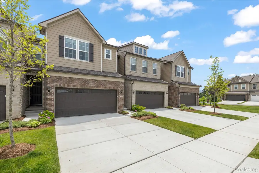 208 Addison Circle, Commerce, MI 48390 - #2