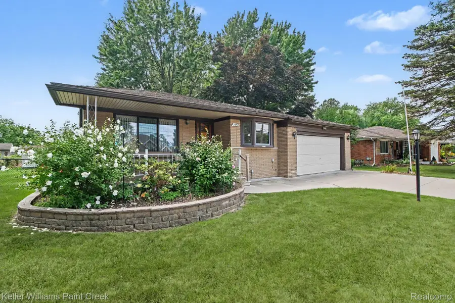 2490 Chesley Drive, Sterling Heights, MI 48310 - #3