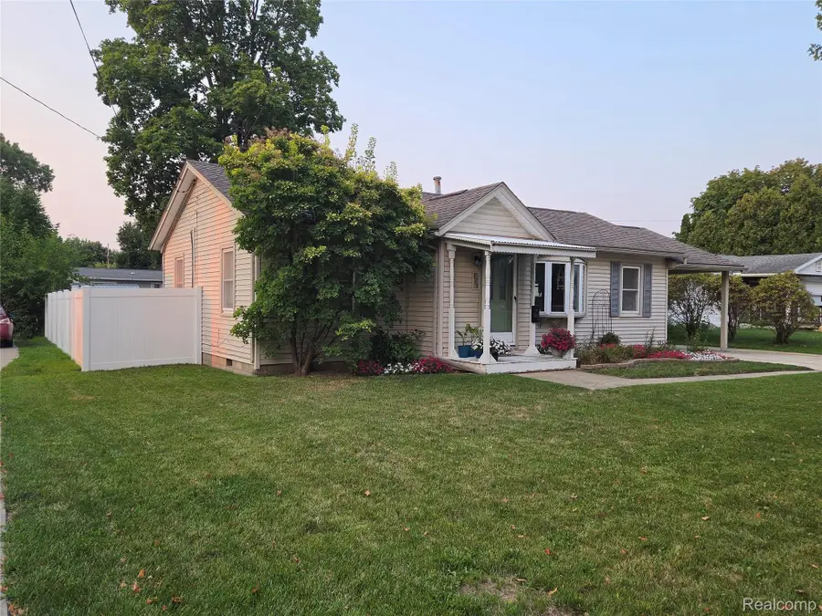 829 E Exchange Street, Owosso, MI 48867 - #3