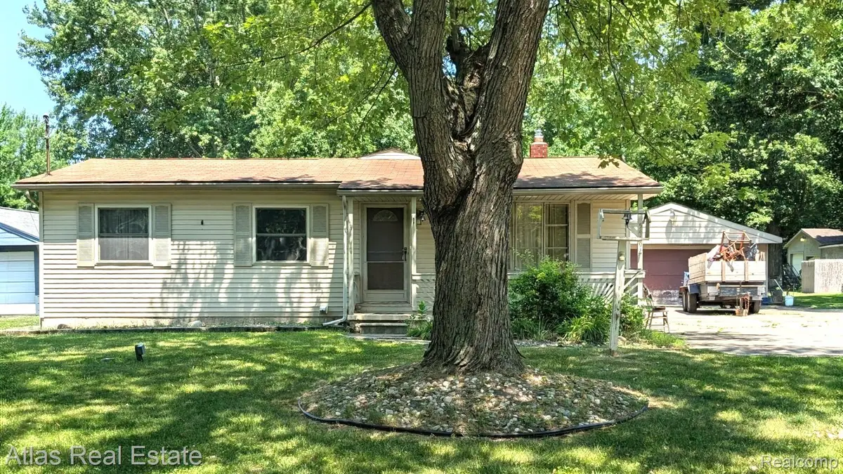 5449 Woodlawn Drive, Flint, MI 48506 - #1