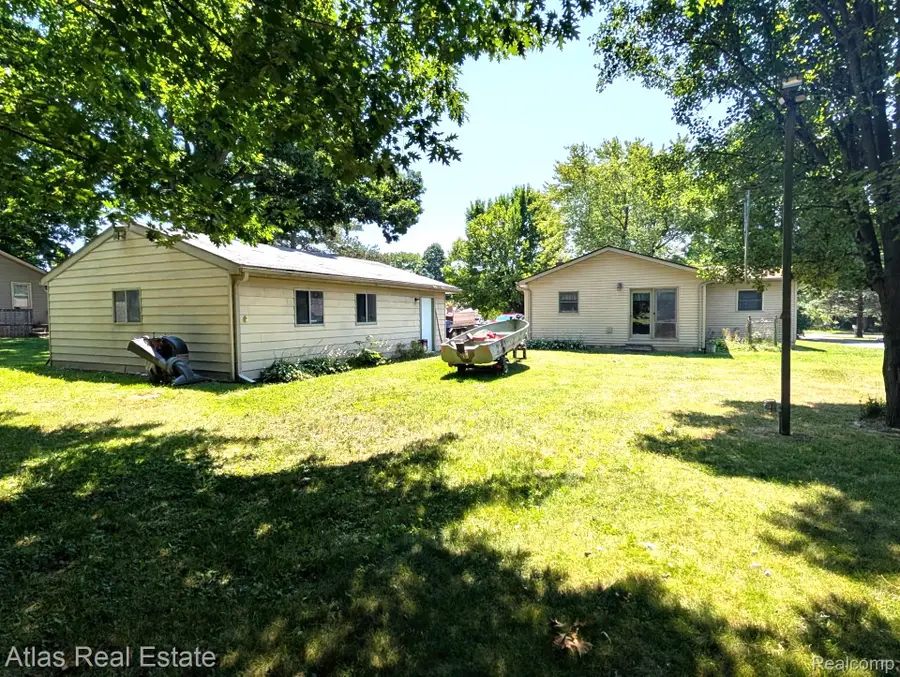 5449 Woodlawn Drive, Flint, MI 48506 - #2
