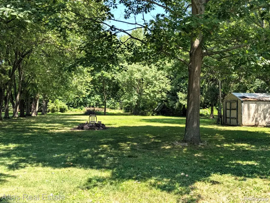 5449 Woodlawn Drive, Flint, MI 48506 - #3