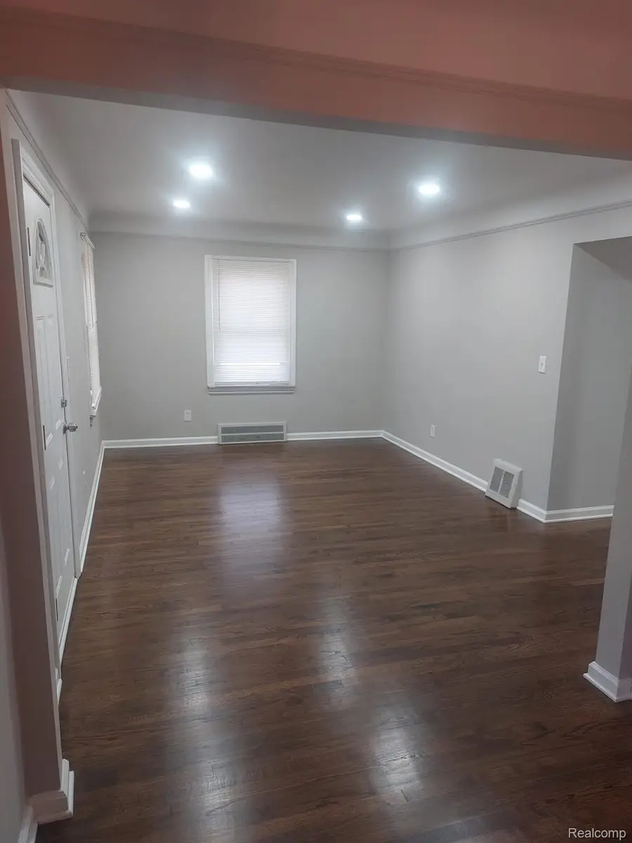 18747 Woodcrest Street, Harper Woods, MI 48225 - #3