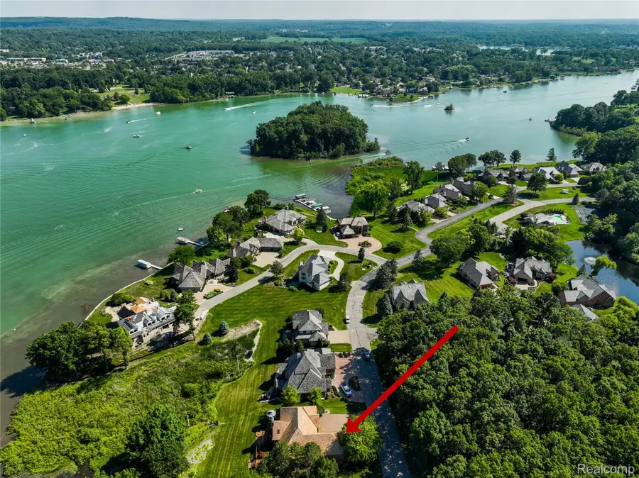 62 Chateaux Du Lac Drive, Fenton, MI 48430 - #3