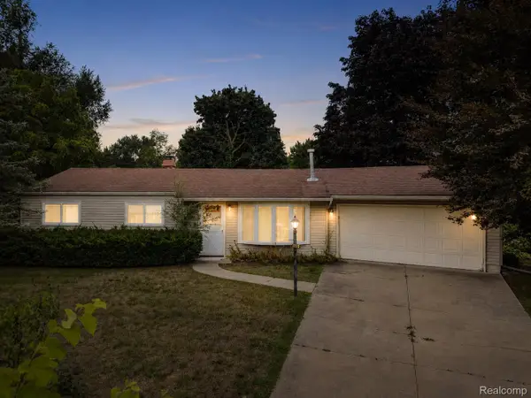 4595 Newcroft Court, CommerceTwp, MI 48382