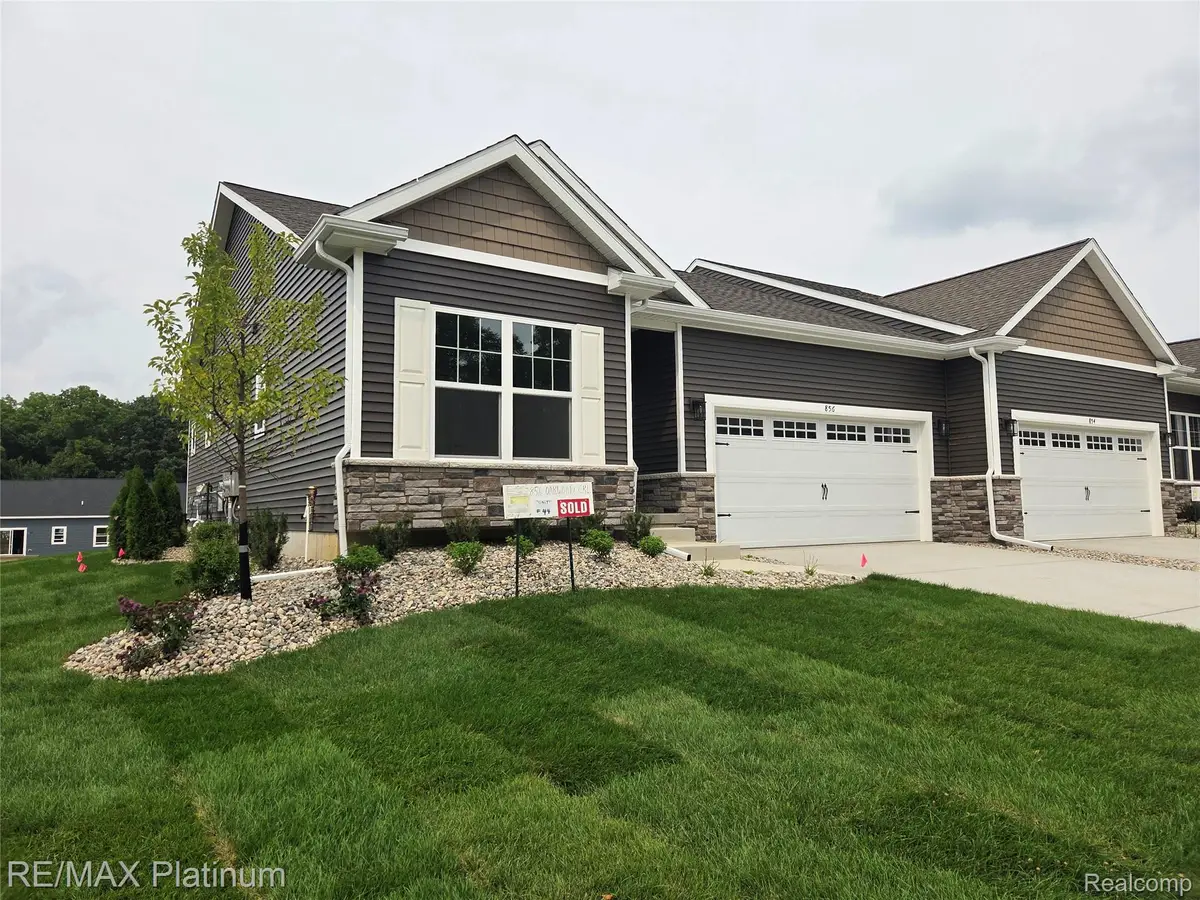 867 Oakwood Circle #25, Fenton, MI 48430 - #1