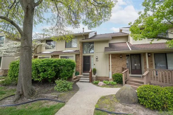 5590 Hillcrest Circle W, WestBloomfield, MI 48322