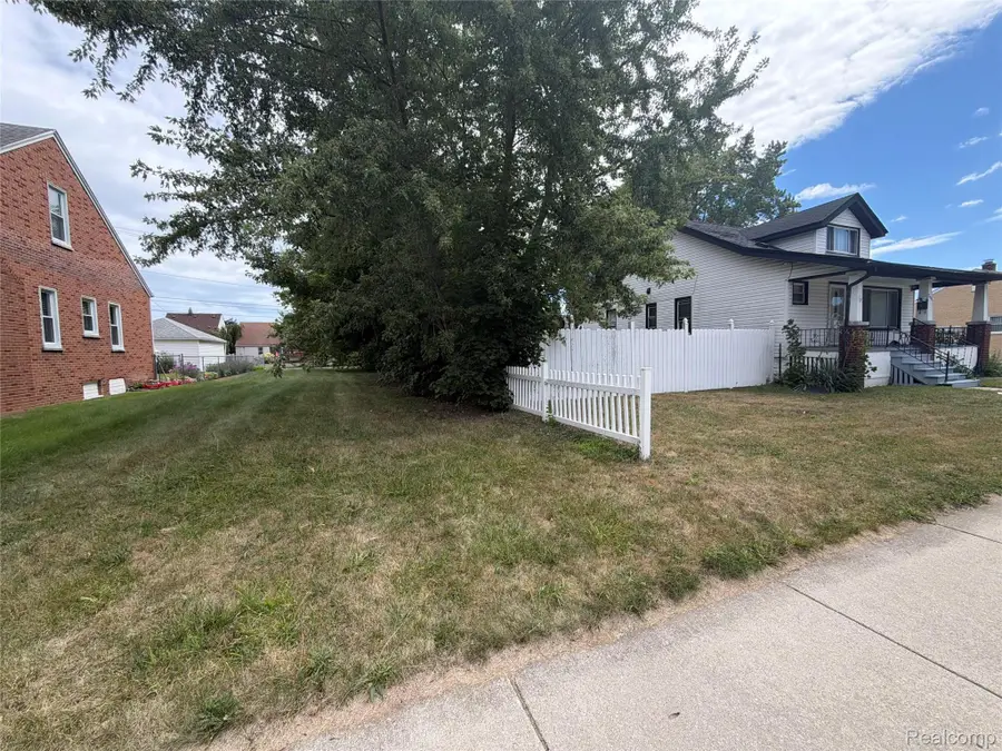 7602 Kendal Street, Dearborn, MI 48126 - #2