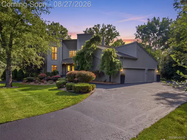 1250 Sunniwood Place, Rochester, MI 48306