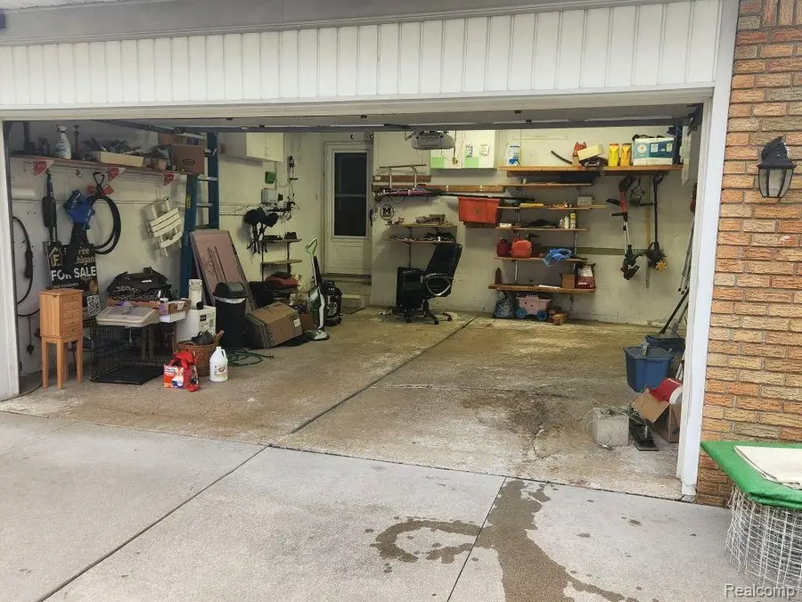 30127 Brookview Drive, Livonia, MI 48152 - #3