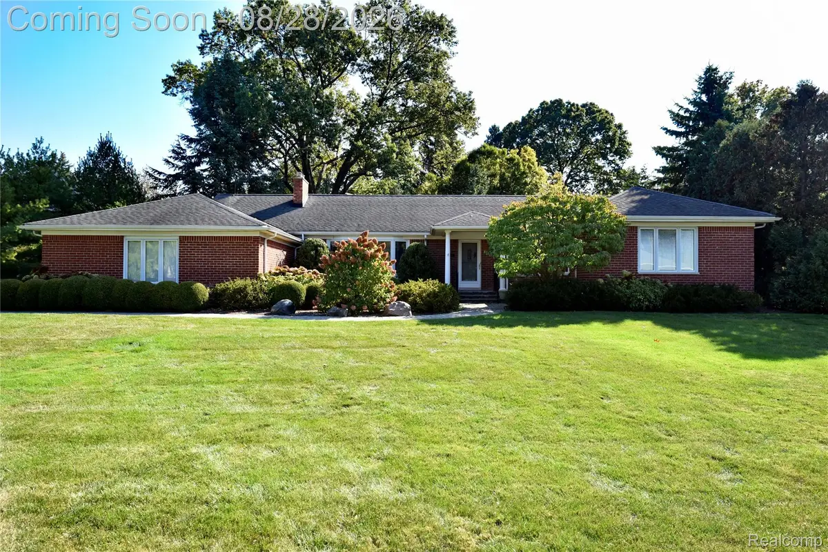 3851 Carriage Road, Bloomfield, MI 48301 - #1