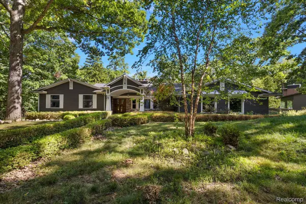 1663 Standish Court, BloomfieldHills, MI 48302
