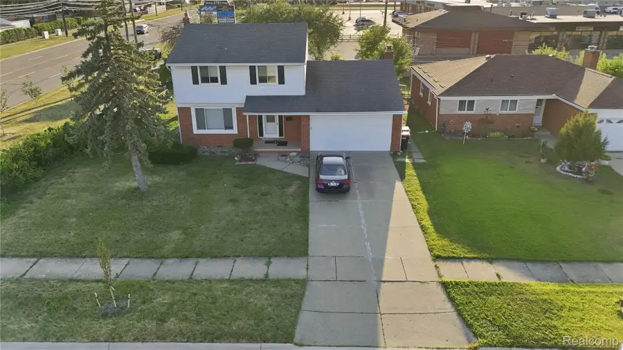 33011 Crestwell Drive, Sterling Heights, MI 48310 - #2