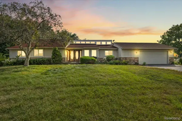 4337 Ravinewood Drive, CommerceTwp, MI 48382