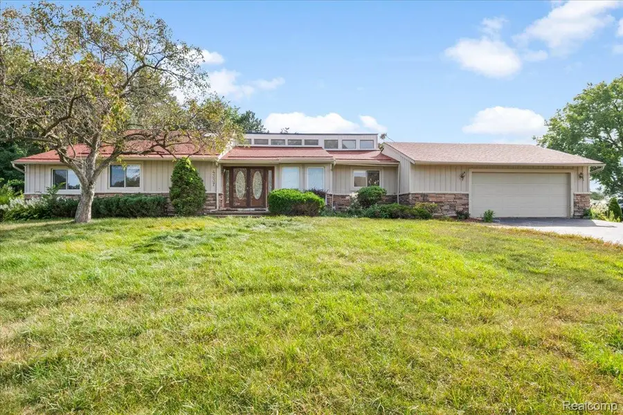 4337 Ravinewood Drive, Commerce Township, MI 48382 - #2