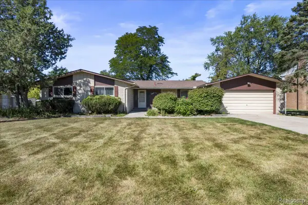 27957 Tavistock Trail, Southfield, MI 48034