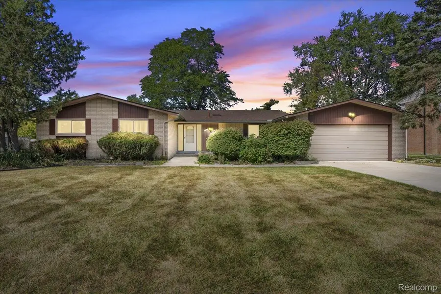 27957 Tavistock Trail, Southfield, MI 48034 - #2