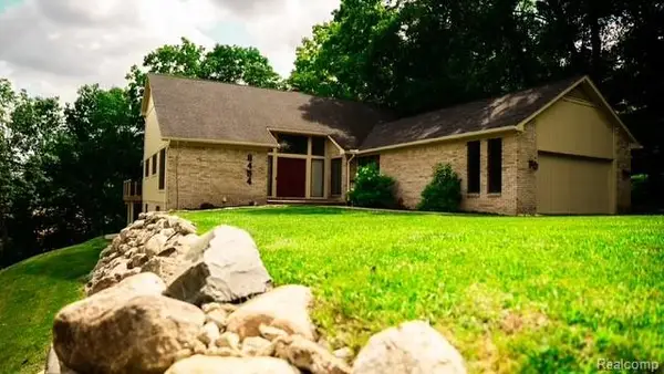 8454 Fawn Valley Drive, Clarkston, MI 48348