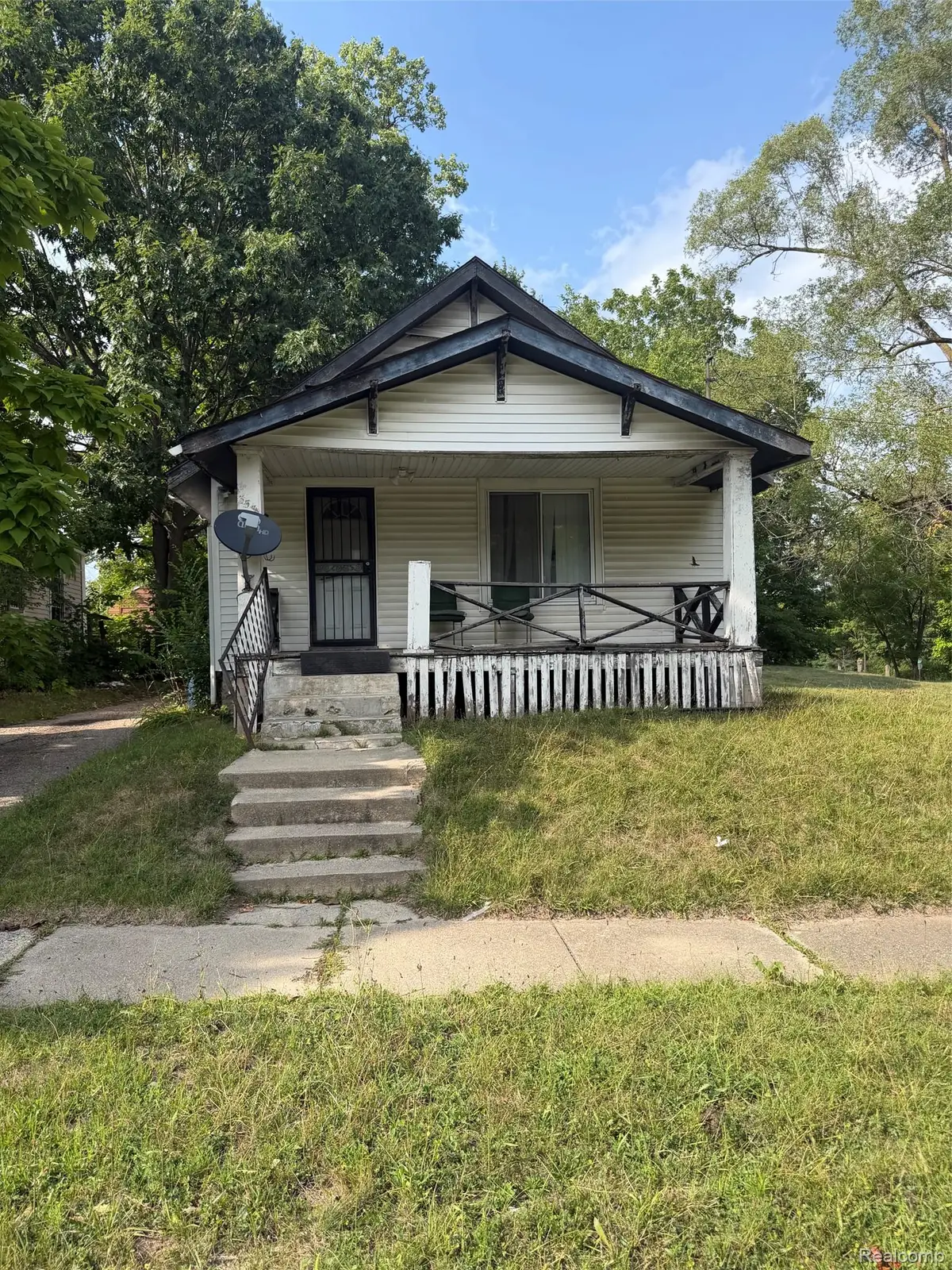 353 E Van Wagoner Avenue, Flint, MI 48505 - #1