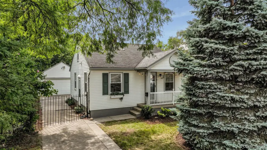 4993 Gateshead Street, Grosse Pointe, MI 48236 - #2