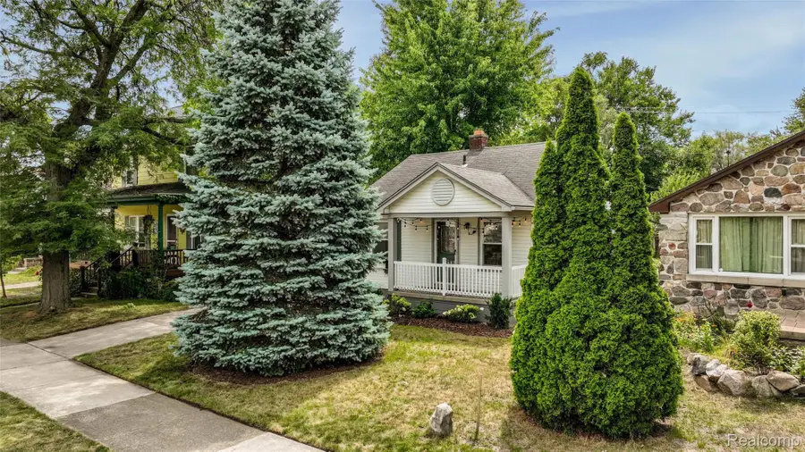 4993 Gateshead Street, Grosse Pointe, MI 48236 - #3