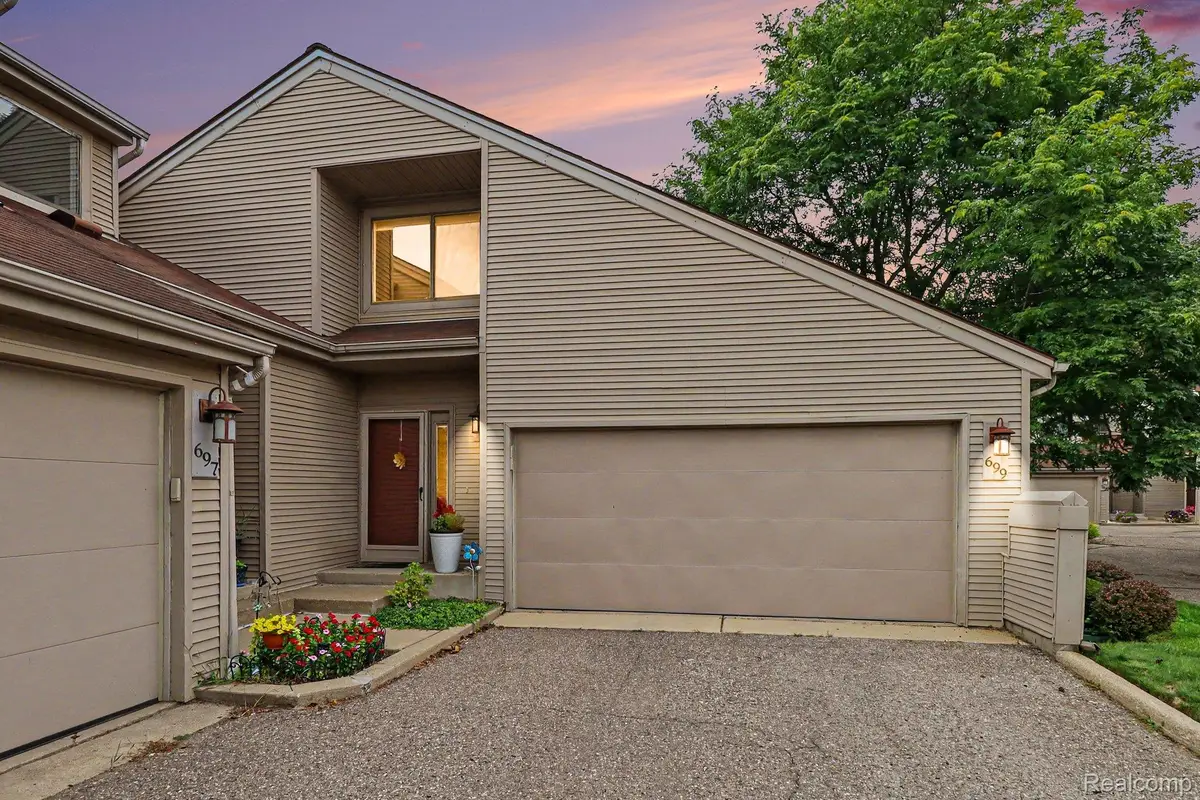 699 Charing Court, Rochester Hills, MI 48307 - #1
