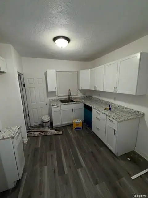 2409 N Vernon Avenue, Flint, MI 48506