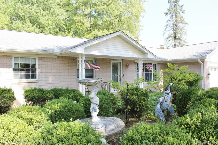 6258 Meadowwood Lane, Grand Blanc, MI 48439 - #2
