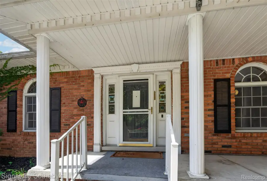27701 California Drive Nw, Lathrup Village, MI 48076 - #2