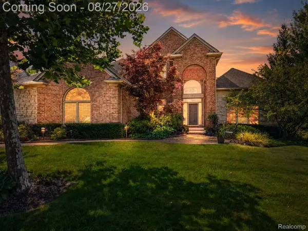 879 Benjamin Drive, Troy, MI 48098