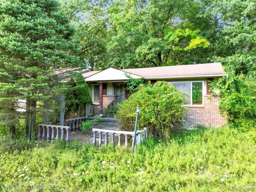 3187 Mapleridge, Milford, MI 48380 - #3