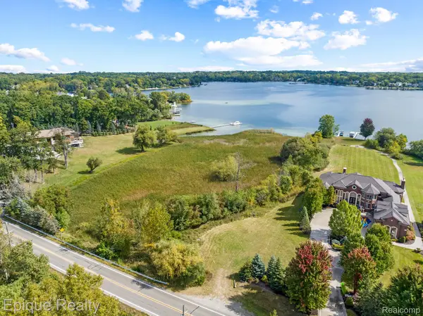 5375 Middlebelt Road, WestBloomfield, MI 48323