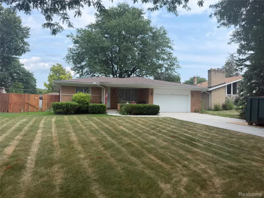 37660 Maas Drive, Sterling Heights, MI 48312 - #3