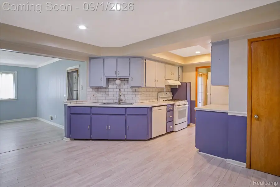 28200 Newland Drive, Warren, MI 48093 - #3