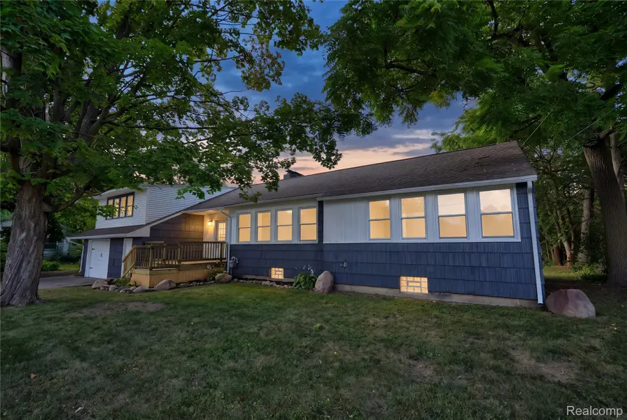 2357 Southampton Avenue, Grand Blanc, MI 48507 - #2