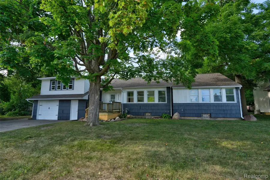 2357 Southampton Avenue, Grand Blanc, MI 48507 - #3
