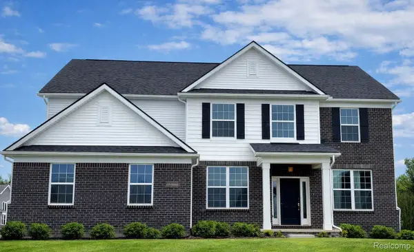 58547 Stuart Drive, SouthLyon, MI 48178