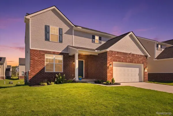 58802 Falabella Drive, SouthLyon, MI 48178