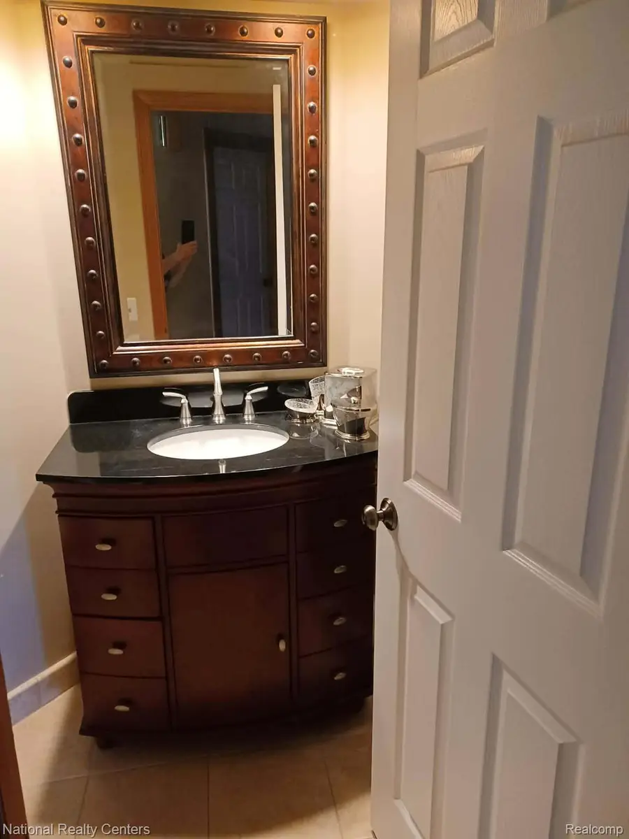 34653 Pembroke Avenue, Livonia, MI 48152 - #2
