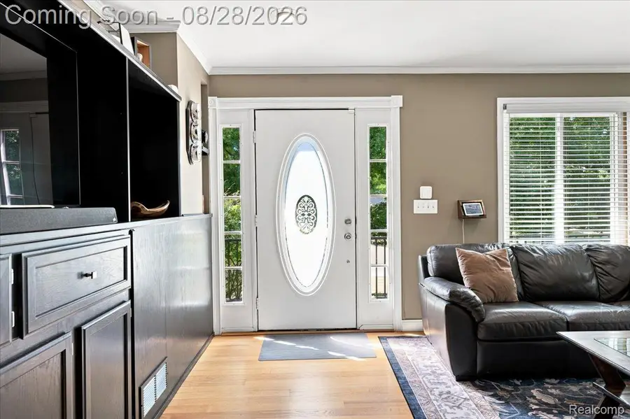 2048 Grace Avenue, Rochester Hills, MI 48309 - #2